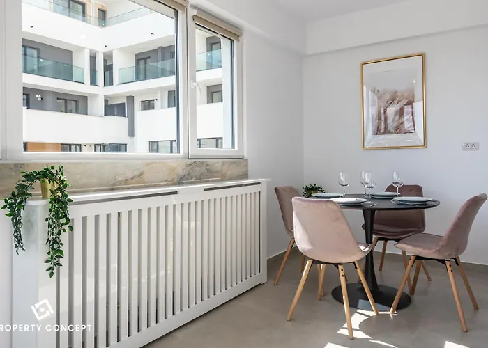 Апартаменти Spacious 1022 *