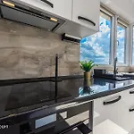 Апартаменти Spacious 1022